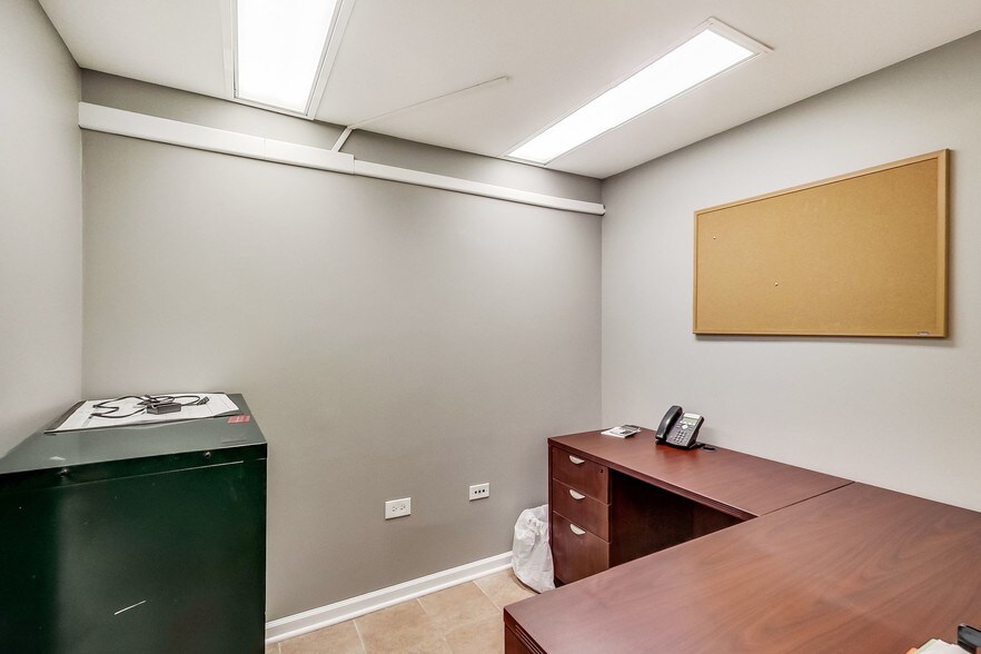 More Photos Of 2636 N Lincoln Ave, Chicago Apartments For Lease