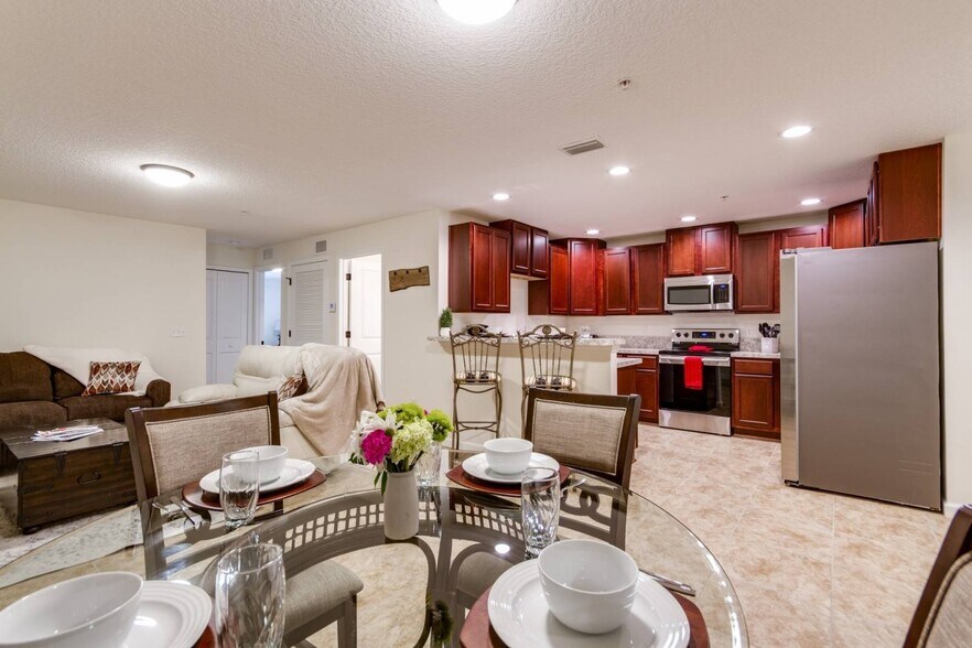 More Photos Of 806 Oak St, Green Cove Springs Apartments For Sale