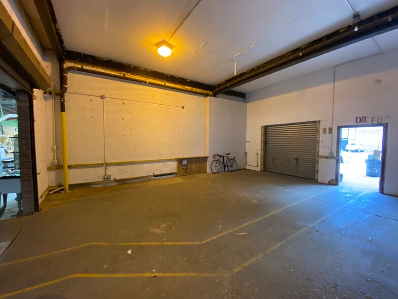 More Photos Of 18 Bay St, Brooklyn Flex For Sale