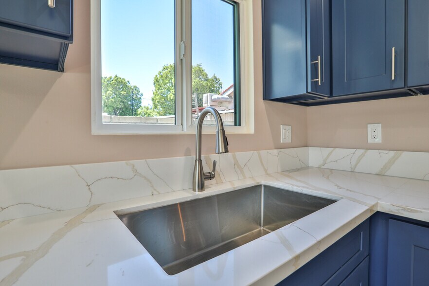 More Photos Of 2111 Scott Rd, Burbank Apartments For Sale