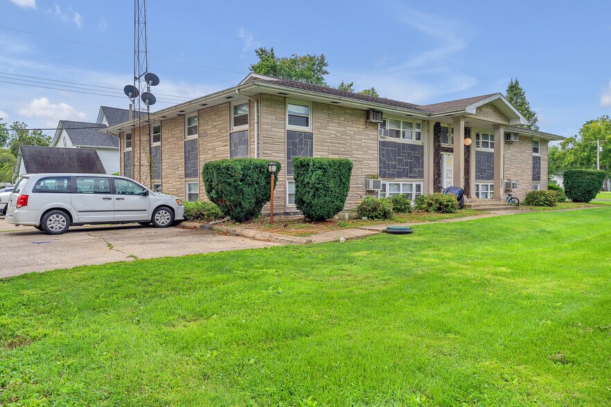 More Photos Of 100 E Market St, Piper City Apartments For Sale