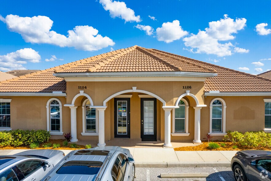 More Photos Of 1104 Kyle Wood Ln, Brandon Medical For Sale