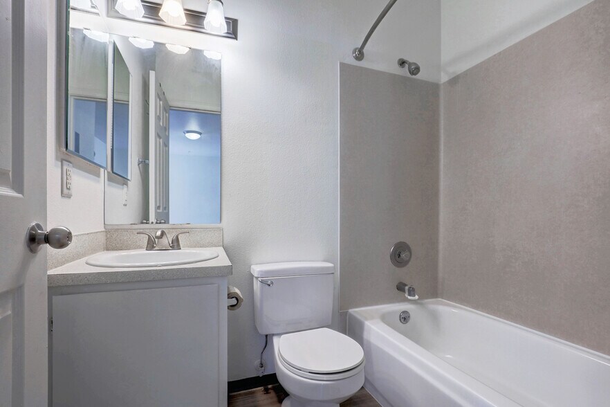 More Photos Of 701-711 E Pike St, Seattle Apartments For Sale