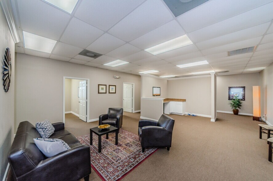 More Photos Of 5510 Roosevelt Blvd, Clearwater Office For Sale