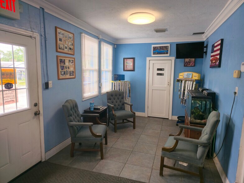 More Photos Of 1310 E 1st Ave, Mount Dora Auto Repair For Lease