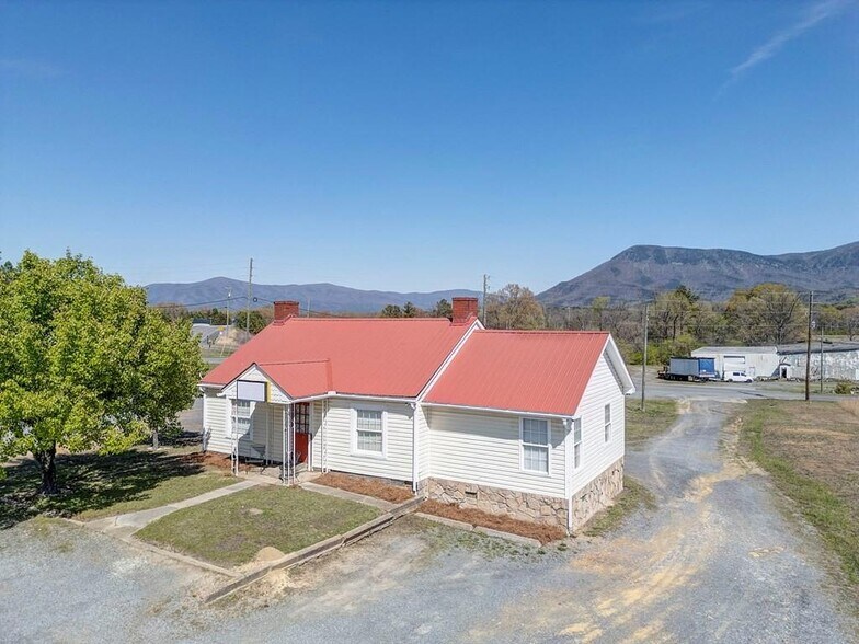 More Photos Of 806 N 3rd Ave, Chatsworth Office Residential For Sale