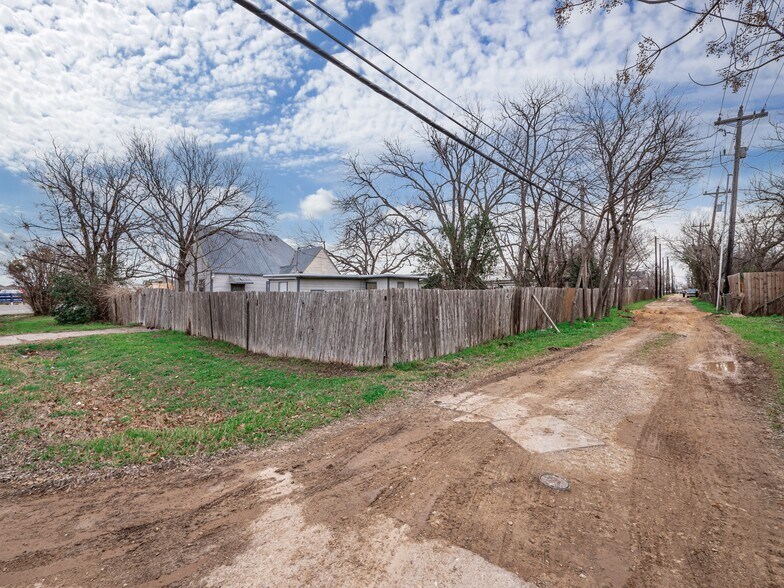 More Photos Of 201 S Highway 183, Leander Flex For Sale