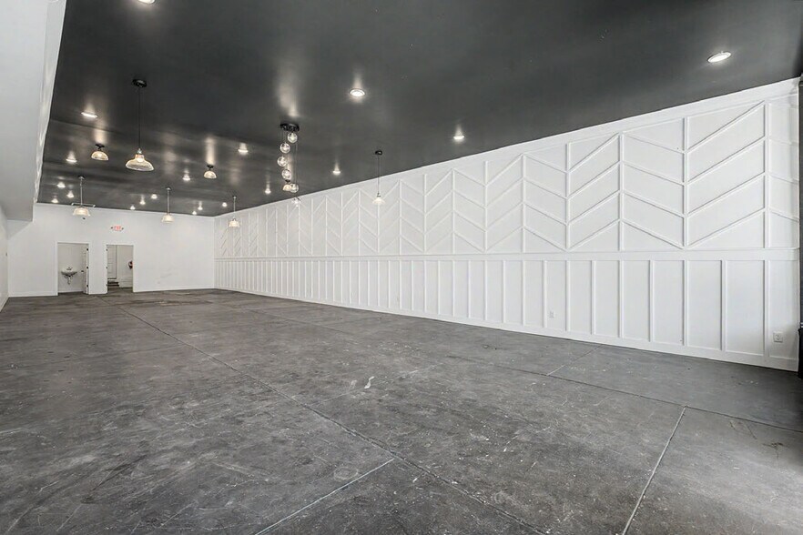 More Photos Of 117-119 W Bean St, Lincoln General Retail For Sale