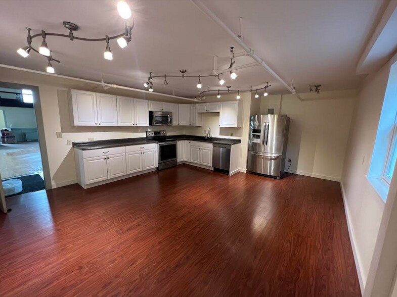 More Photos Of 45 Pearl St, Portsmouth Office For Sale