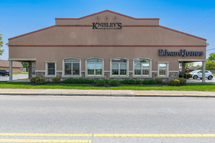 More Photos Of 869 W 2nd St, Xenia Showroom For Lease