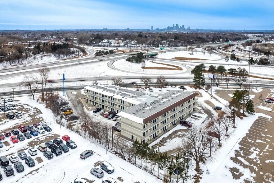 Primary Photo Of 2300 Cleveland Ave N, Saint Paul Hotel For Sale