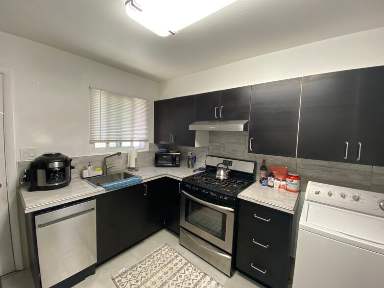 More Photos Of 1947-1949 H St, Sparks Apartments For Sale