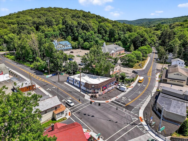More Photos Of 4 Oscawana Lake Rd, Putnam Valley Supermarket For Sale
