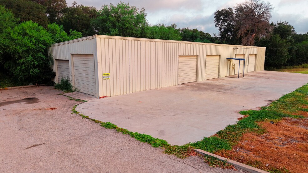 More Photos Of 905 N Harborth Ave, Three Rivers Auto Dealership For Sale