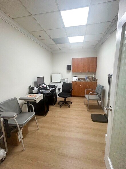 More Photos Of 900 W 49th St, Hialeah Medical For Sale