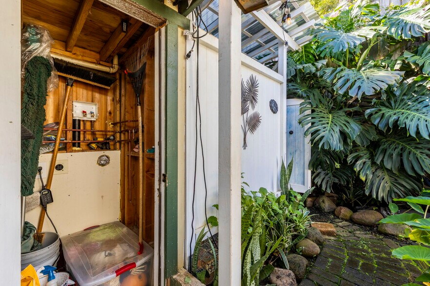 More Photos Of 145 N Market St, Wailuku Storefront Retail Residential For Sale