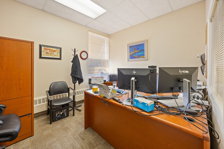 More Photos Of 19 Lunar Dr, Woodbridge Medical For Lease