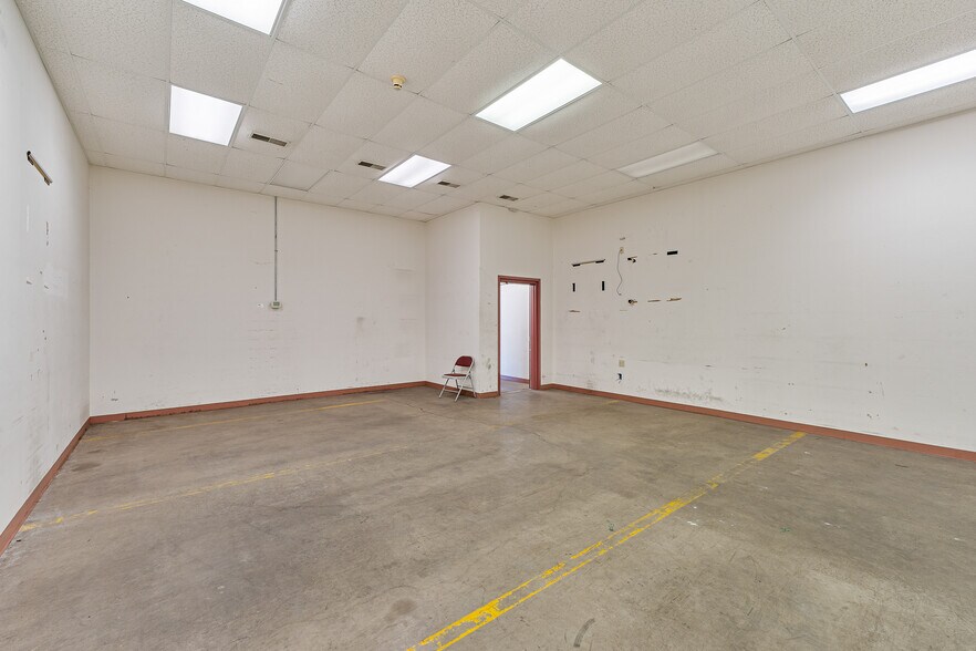 More Photos Of 1545 Hansford St, Charleston Light Distribution For Sale