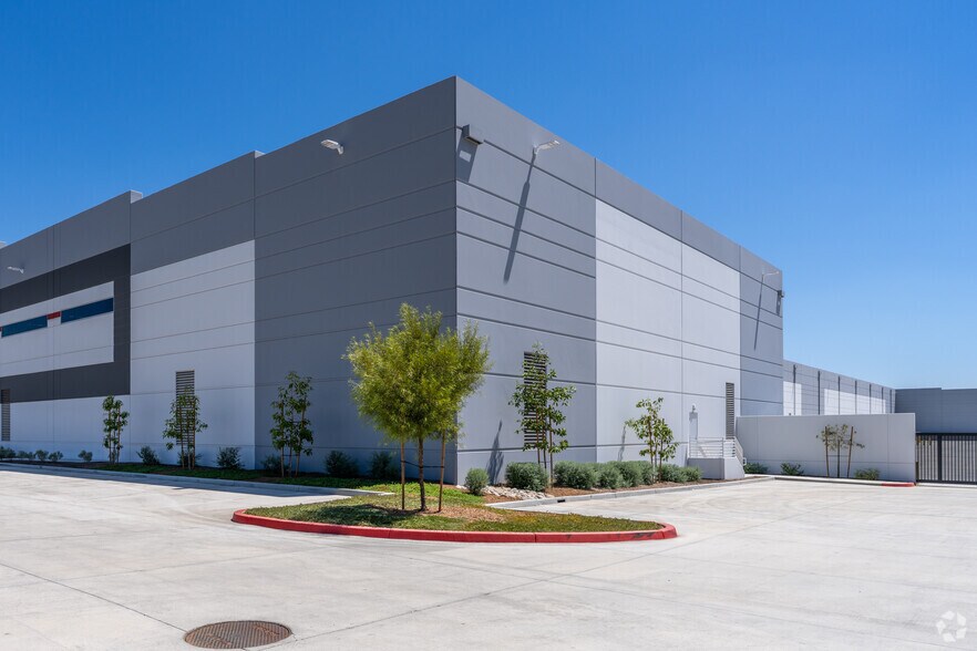 More Photos Of 752 N Tippecanoe Ave, San Bernardino Warehouse For Lease