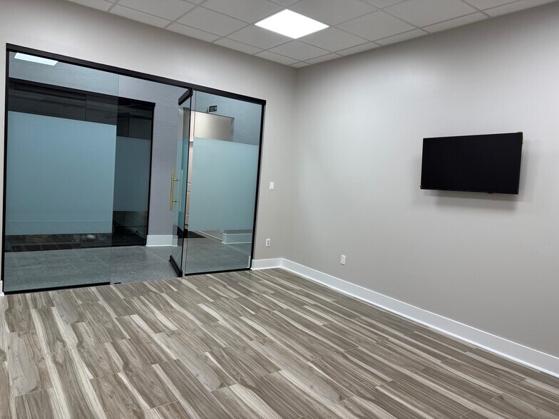More Photos Of 1004 Fifth Ave, Coraopolis Storefront For Lease