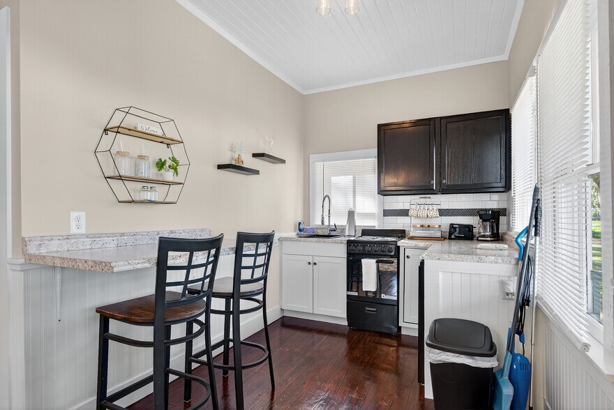 More Photos Of 765 3rd Ave, Welaka Restaurant For Sale