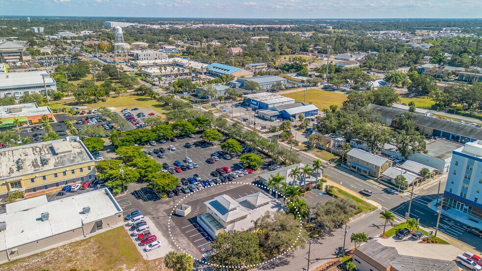 More Photos Of 525 8th St W, Bradenton Office For Sale