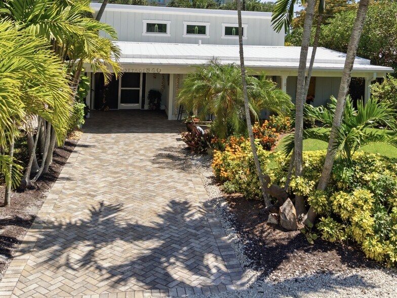 More Photos Of 840 Myrtle Ter, Naples Freestanding For Sale