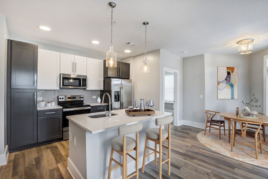 More Photos Of 725-735 Coleman Blvd, Mount Pleasant Apartments For Lease
