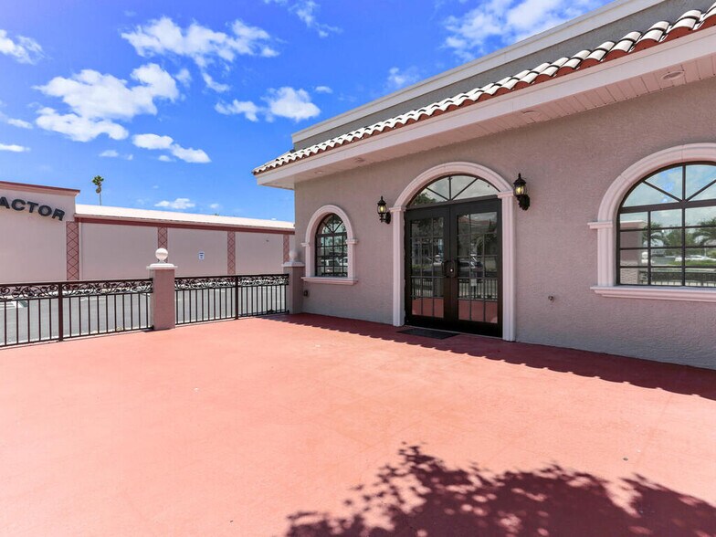 More Photos Of 910 Cape Coral Pky E, Cape Coral Restaurant For Sale