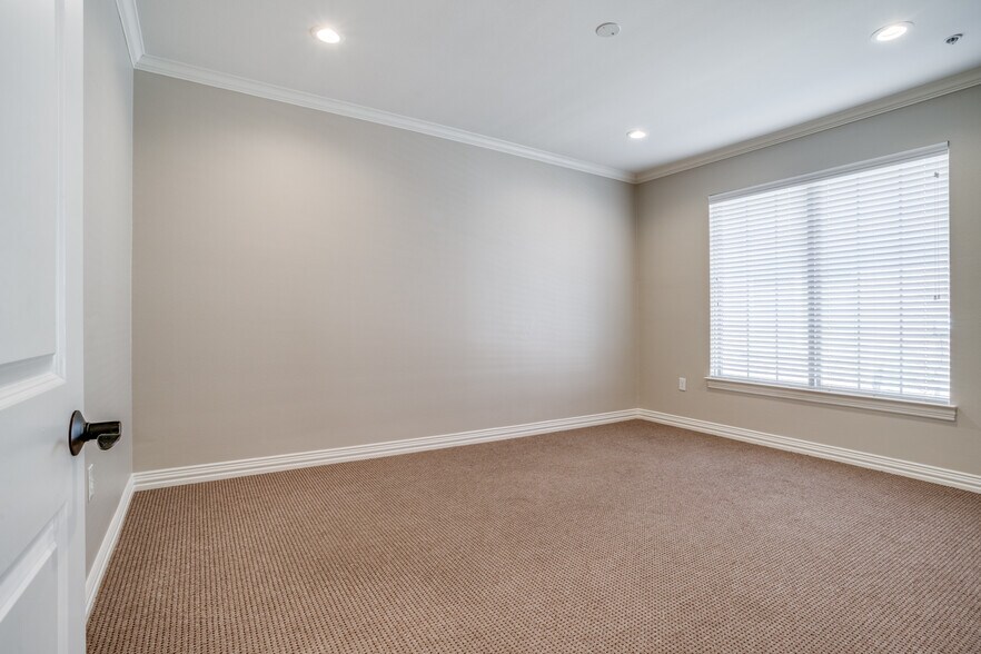 More Photos Of 425 Old Newman Rd, Frisco Medical For Lease