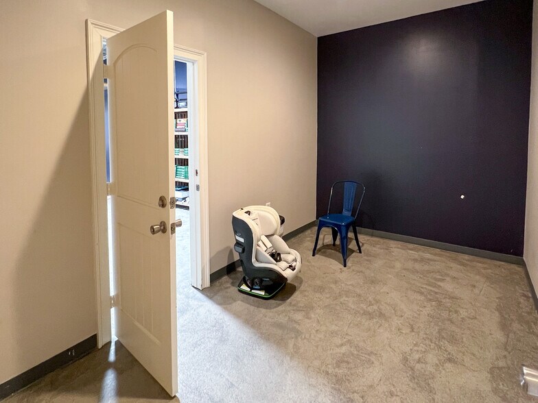 More Photos Of 4733 Don Dr, Dallas Warehouse For Sale