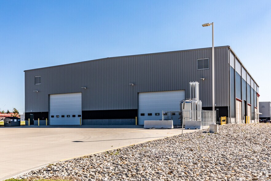 More Photos Of 1137 W Pittman St, Olathe Industrial For Lease