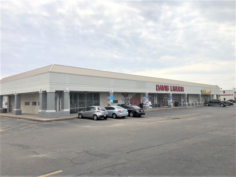 More Photos Of 8909 W Kellogg Dr, Wichita Storefront For Lease