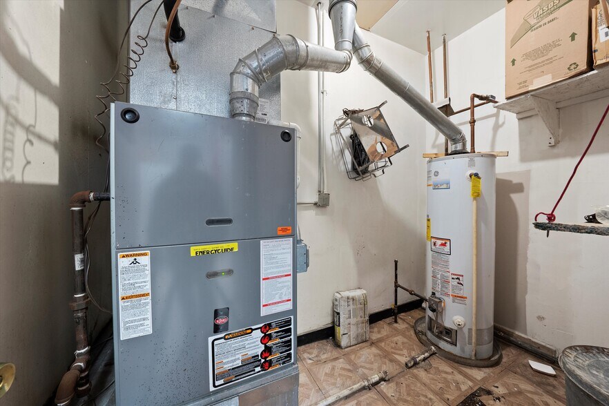 More Photos Of 4805 W Madison St, Chicago Storefront For Sale