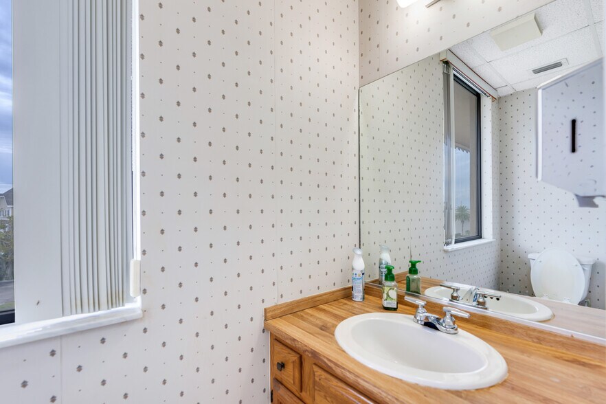 More Photos Of 2525 Harbor Blvd, Port Charlotte Medical For Sale