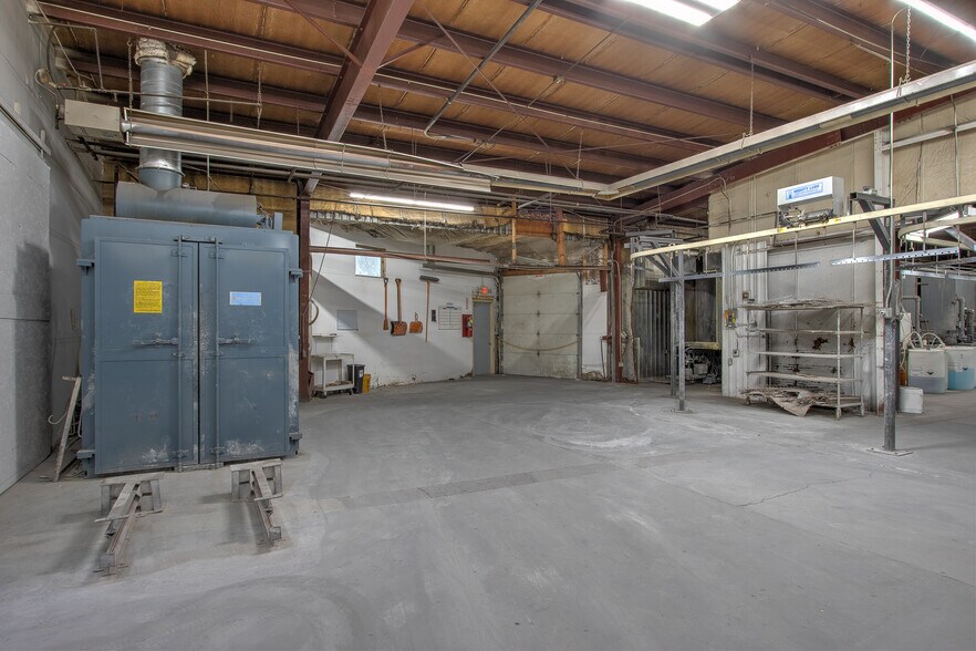 More Photos Of 106 Dunn Ave N, Hinckley Industrial For Lease