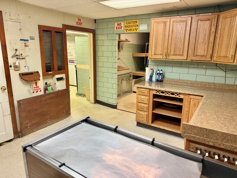 More Photos Of 1107 Lincoln Way E, Massillon Veterinarian Kennel For Sale