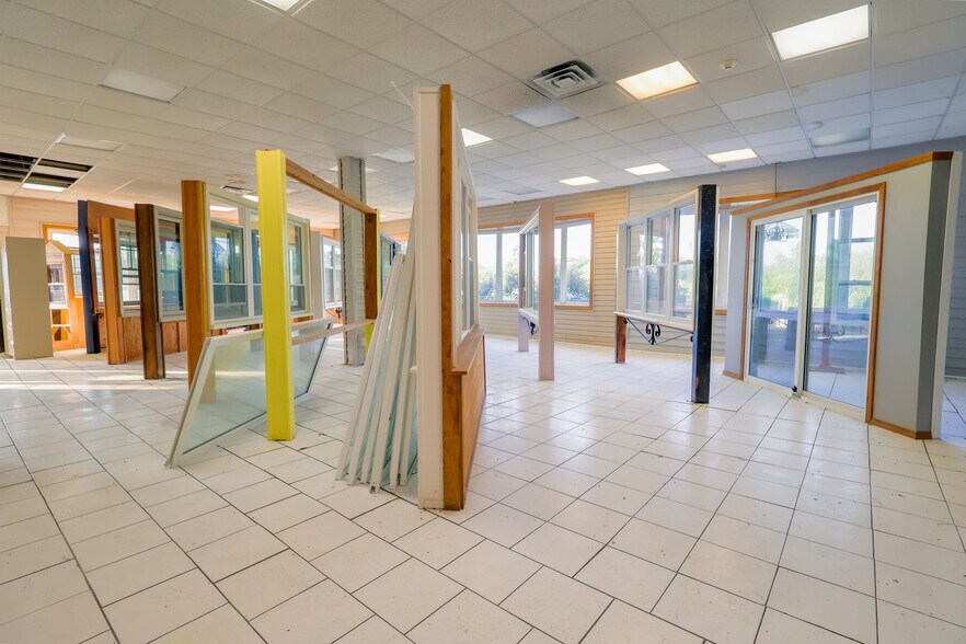 More Photos Of 11830 Shaver Rd, Schoolcraft Office For Sale