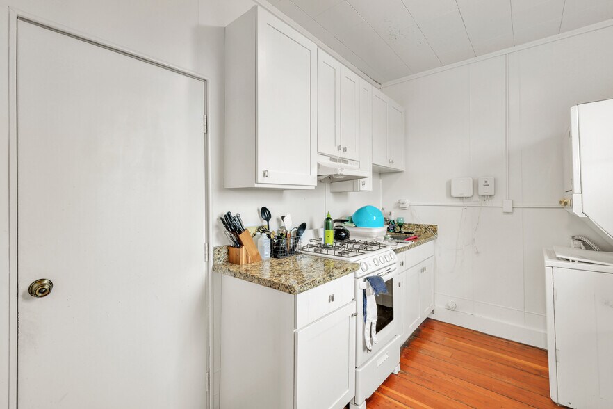 More Photos Of 172 16th Ave, Seattle Multifamily For Sale