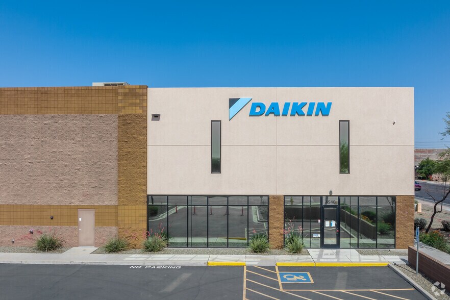 More Photos Of 4940 W Lower Buckeye Rd, Phoenix Manufacturing For Lease