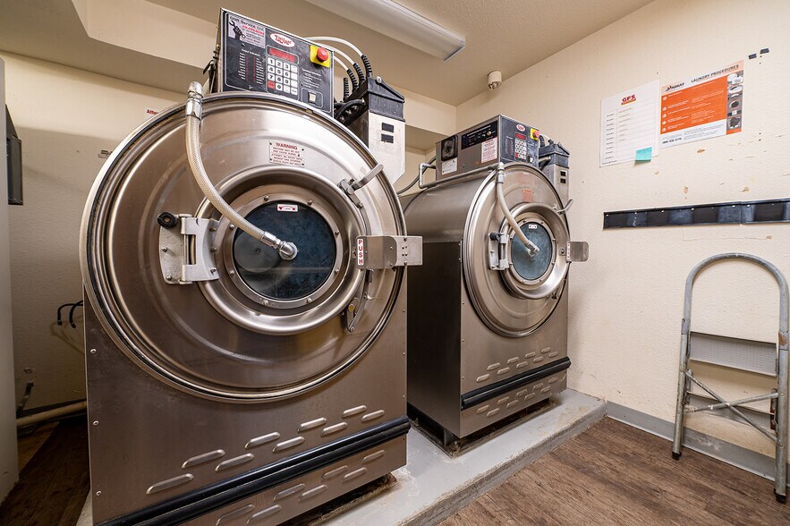 More Photos Of 461 Munson Ave, Traverse City Hotel For Sale