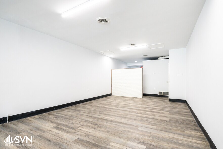 More Photos Of 1031-1039 N Limestone, Lexington Storefront Retail Office For Lease