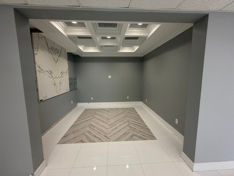 More Photos Of 6401 E Rogers Cir, Boca Raton Light Distribution For Lease