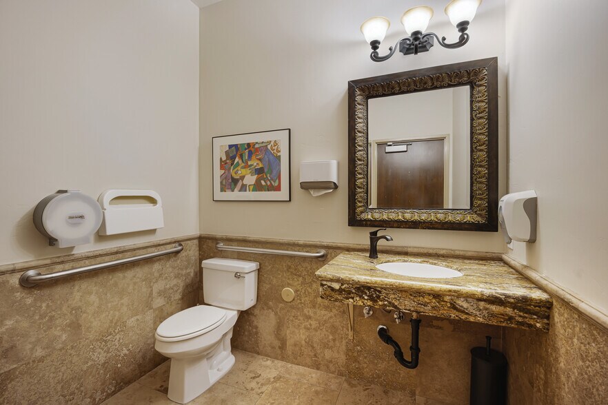 More Photos Of 7336 E Deer Valley Rd, Scottsdale Office For Sale