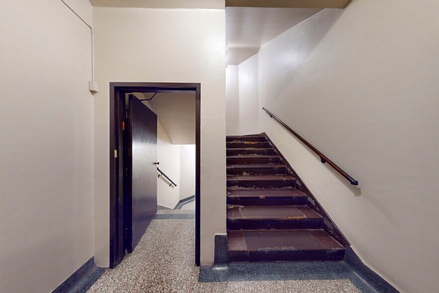 More Photos Of 201-205 4th Ave E, Olympia Office For Sale