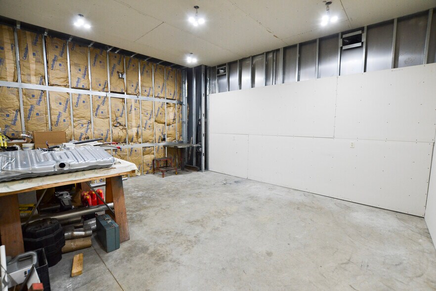 More Photos Of 113 Gulf Stream dr, Lewistown Service For Sale