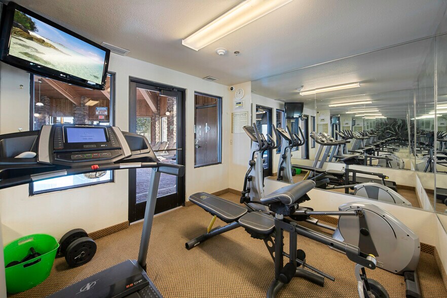 More Photos Of 1424 W Pine St, Pinedale Hotel For Sale