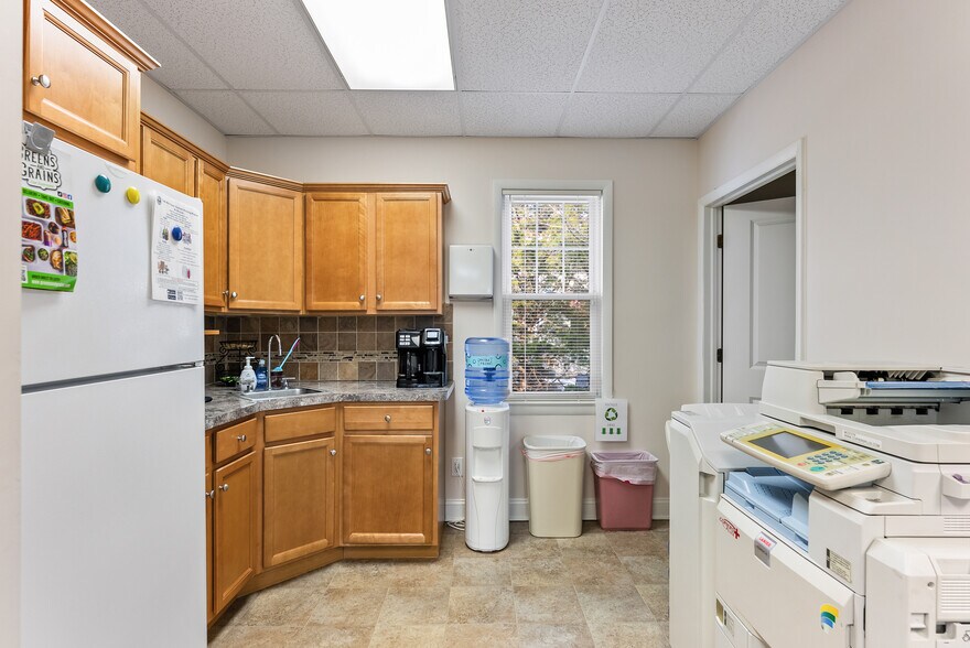 More Photos Of 1940 US-9 Rt, Cape May Court House Office For Sale