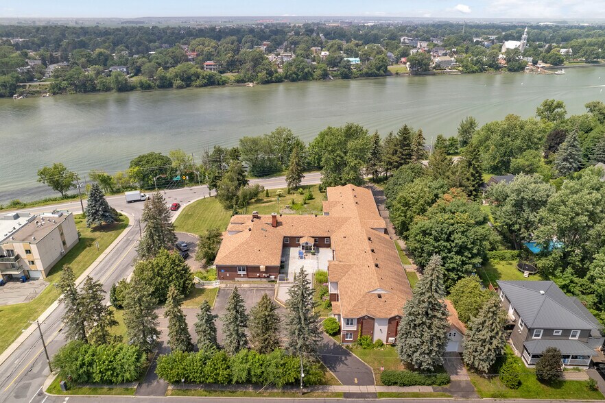 More Photos Of 21 Rue Messier, Mont-saint-hilaire Apartments For Sale