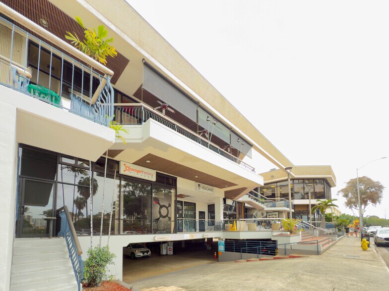 More Photos Of 449 Kapahulu Ave, Honolulu Storefront For Lease